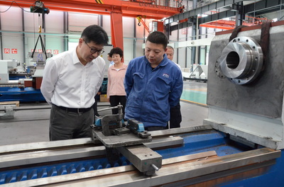 甘肅省委常委、副省長張錦剛在星火機床公司調研