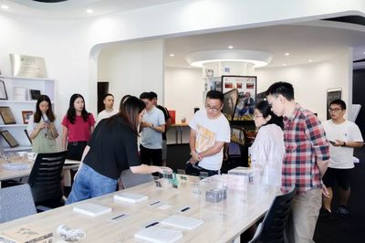 參觀交流 I 中山市易創(chuàng)空間創(chuàng)業(yè)孵化基地創(chuàng)新創(chuàng)業(yè)青年參觀交流團(tuán)與成熟企業(yè)交流學(xué)習(xí)