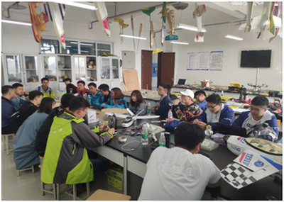 川內(nèi)部分高校航模隊齊聚我校進(jìn)行技術(shù)交流